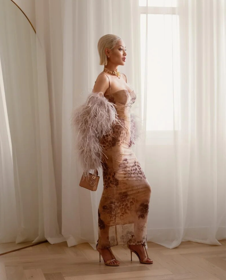 Vellaro - Šaty na rande VELLARO